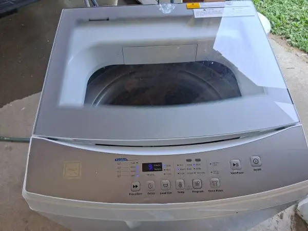 Rca(Whirlpool) washer 24inchwide. EXCELLENT CONDITION.