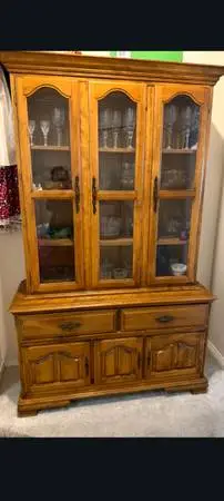 Solid Oak Traditional China Hutch & Buffet Cabinet