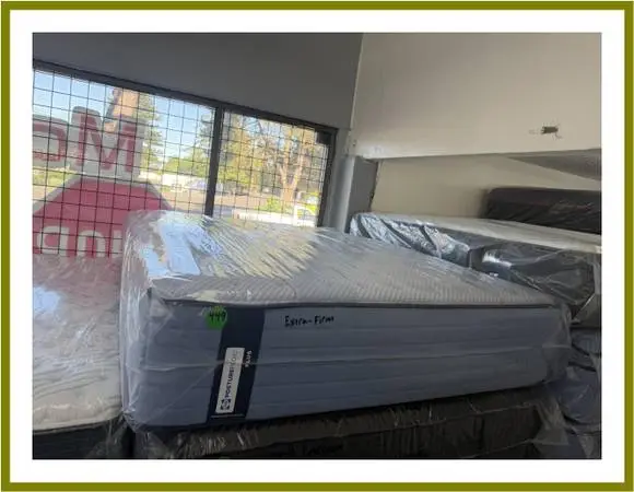 QUEEN SIZE SEALY POSTUREPEDIC PLUS MATTRESS & BOX SPRING BED SET