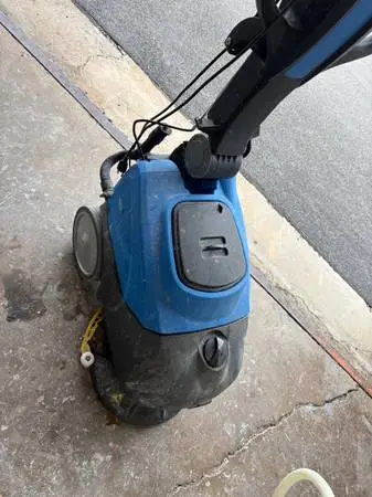 14” compact auto scrubber