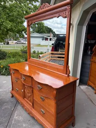 Lexington Oak dresser