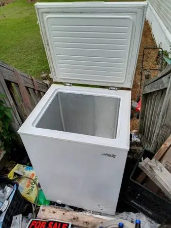Arctic King 3.5 cu.ft chest freezer