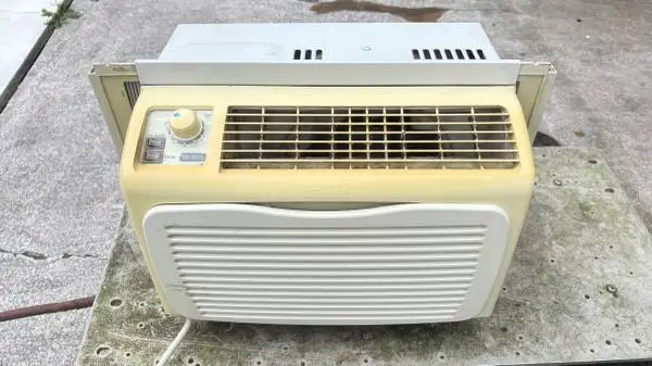 Kenmore  5000 BTU WINDOW air conditioner
