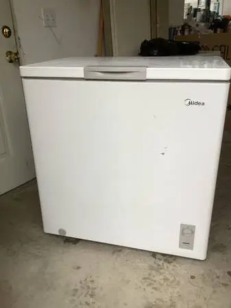 MIDEA FREEZER