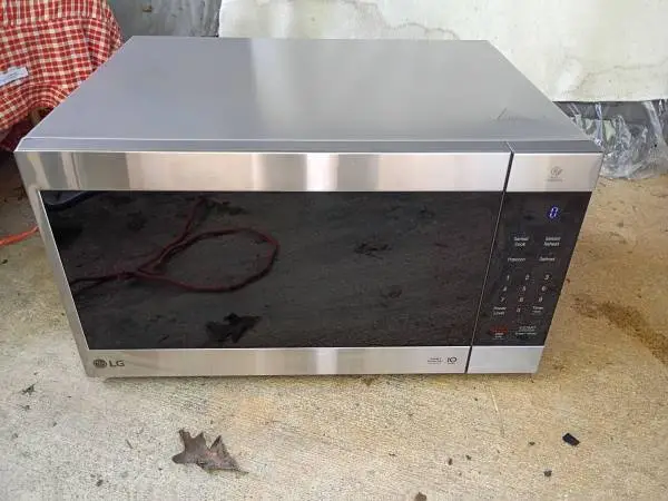 LG LMC2075ST 1,200-Watt Countertop Microwave w Smart Inverter, Sensor