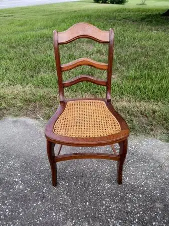 chair-wood..--good condition ,,,$10