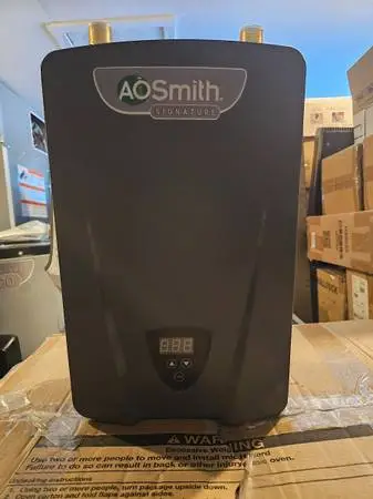 A.O. SMITH SIGNATURE ELECTRIC TANKLESS WATER HEATER....NEW...