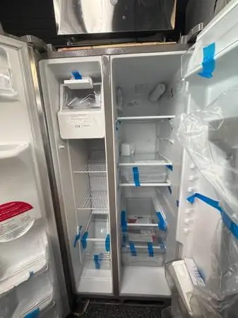 FRIGIDAIRE 33 INCH REFRIGERATOR APARTMENT SIZE
