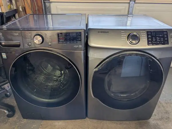 Nice HE Washer GAS Dryer set. Would DELIVER