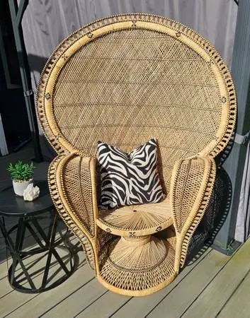 Vintage wicker, Peacock Chair 60s-70s Adult size Excellent condition
