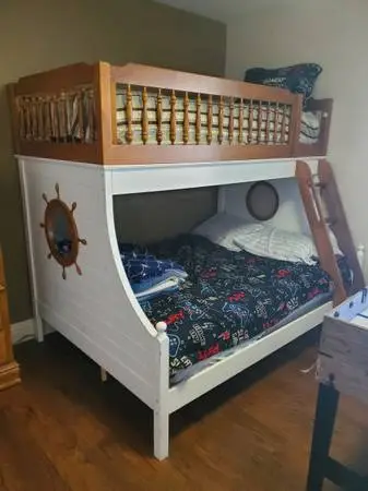 Bunk bed with mattress