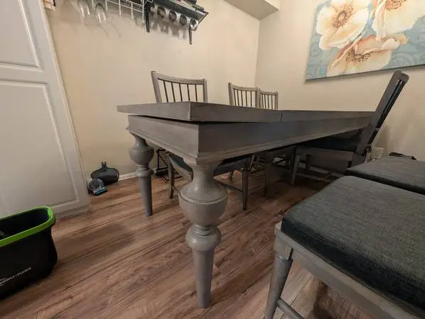 Furniture Row - Table - Like New!