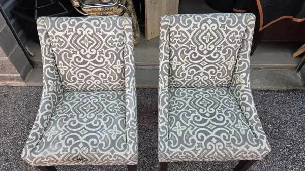 2 accent chairs