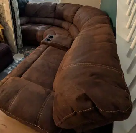 Reclining sectional sofa