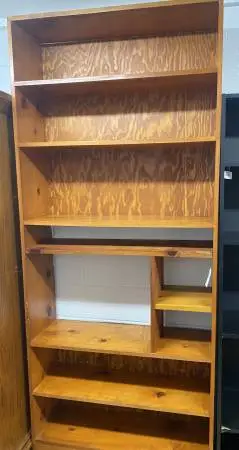 CUSTOM WOOD BOOKSHELVES