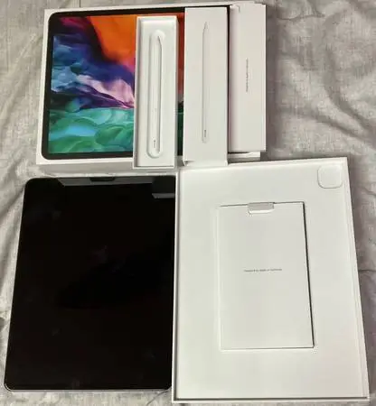 iPad Pro 12.9 inch 4th. Gen.W/Apple Pencil.256GB STORAGE