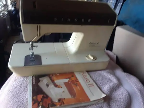 Singer Sewing machine Futura II