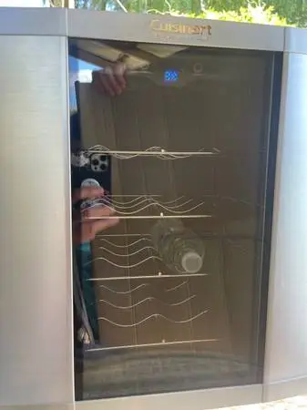 Fridge wine 16 bottle cuisinart.See through door 4 racks