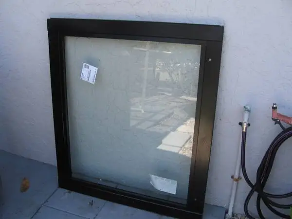 BLACK SLIDER WINDOW