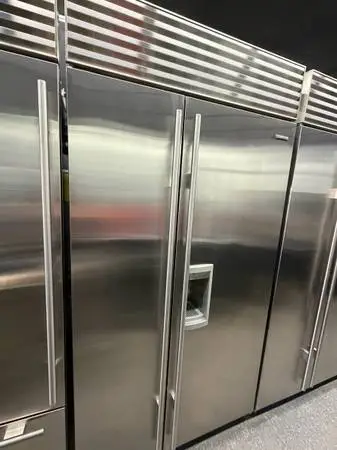 SUBZERO REFRIGERATOR WITH EXTERNAL WATER AND ICE