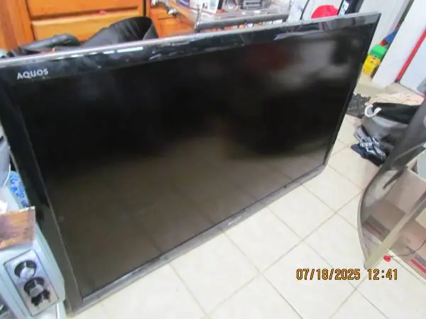 65 SHARP AQUOS TV