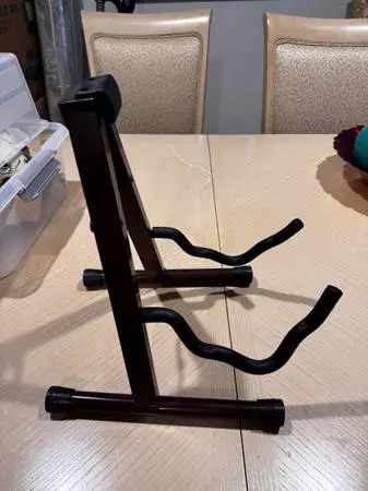 Guitar stand