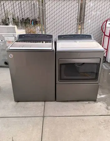 Whirlpool Washer & Gas Dryer with Warranty