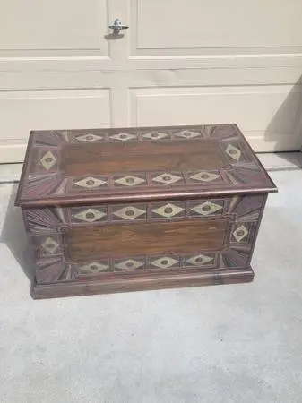 GEOMETRIC CARVED WOOD TRUNK