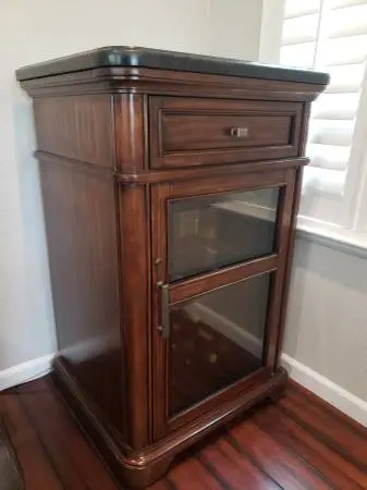 Cabinet wine cooler