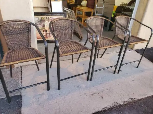 4 bar stools