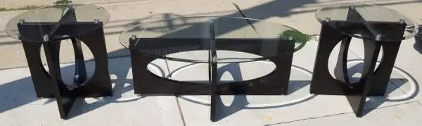 Looks like Modern Broyhill Brasilia Glass Top Living Room Table Set