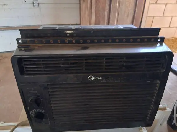 Window air conditioner