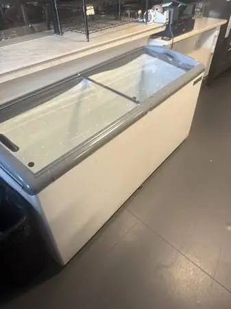 68 Freezer Beverage-Air Ice Cream Freezer