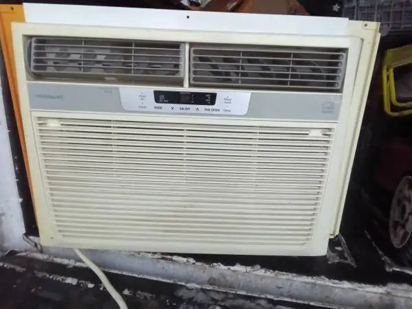 Working Frigidaire air conditioning window unit