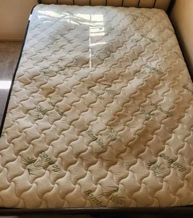 Queen pillow top spring mattress