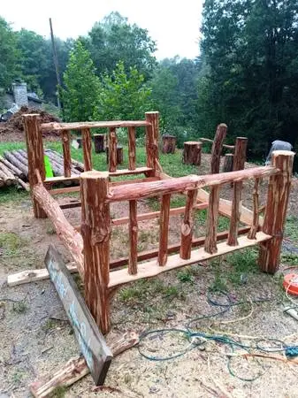 Red pine log bed