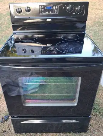 WHIRLPOOL GLASS TOP ELECTRIC STOVE OVEN WITH A 30.DAY WARRANTY