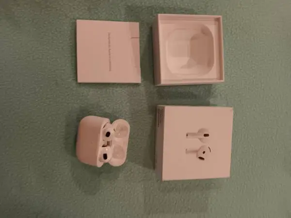 Apple Airpods 4  with noise cancellation (Cody, Wy)