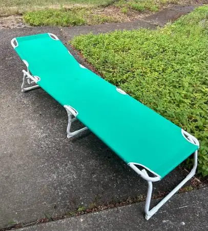 Foldable deck or lawn chair