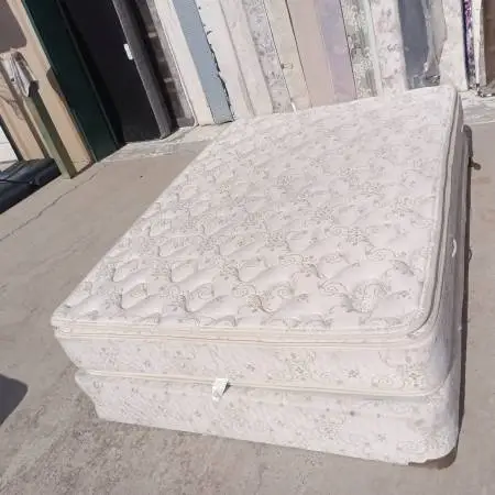 Full size mattress and box spring