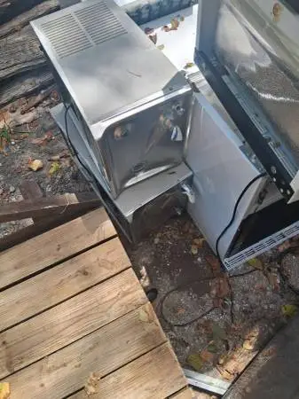 Water drinking fountain