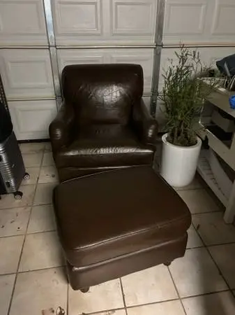 Lane Furniture Genuine Leather English Roll Arm Chair + Ottoman Made in USA - De