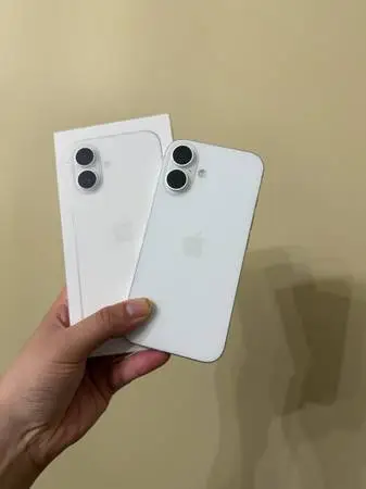 AT&T/Cricket iPhone 16