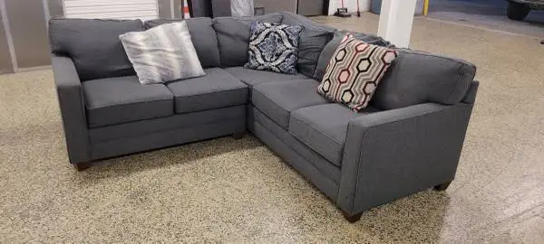 Sectional Couch (I CAN DELIVER)