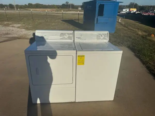 Speed Queen Speed Queen (clean) washer dryer