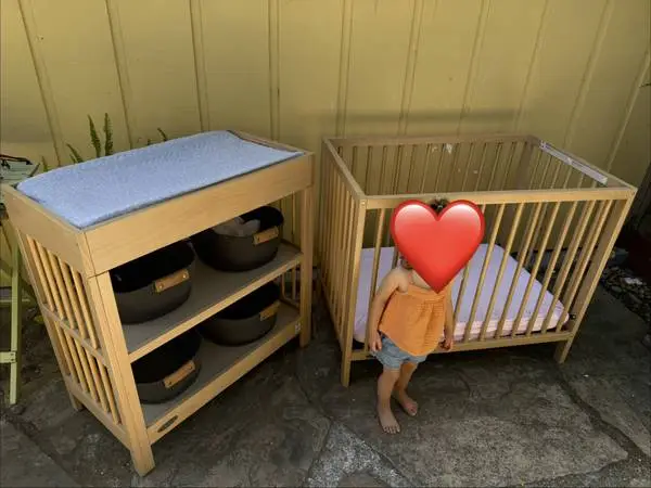 Graco Teddi Mini Crib & Graco Teddi Changing Table