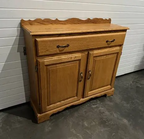 Cabinet (s) / Display Case (s) Galore at Creative Bargains