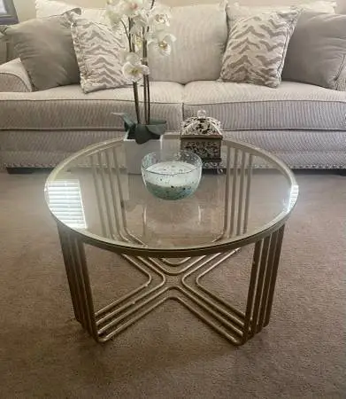 Round coffee table
