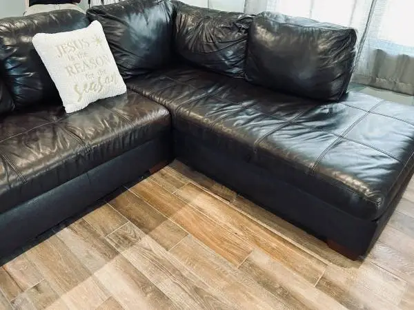Real leather seccional