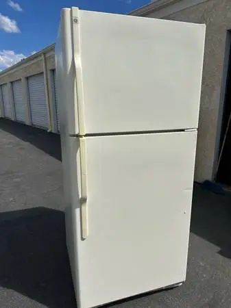 GE apartment size refrigeratod